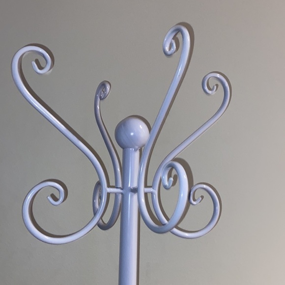 Lavender Clothing Rack - Excellent Condition - Picture 2 of 3